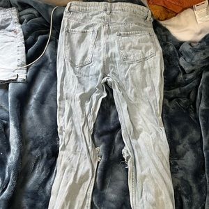 Very ripped boyfriend jeans